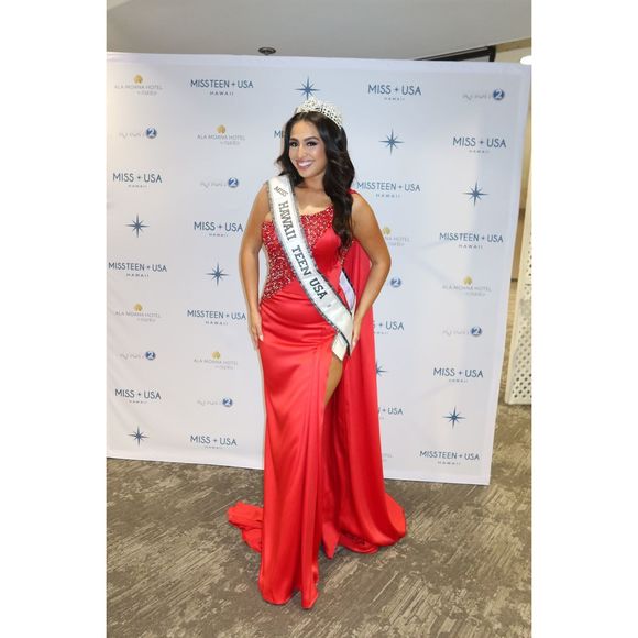 Red Valdrin Sahiti Size 6 Side slit dress - Picture 1 of 2